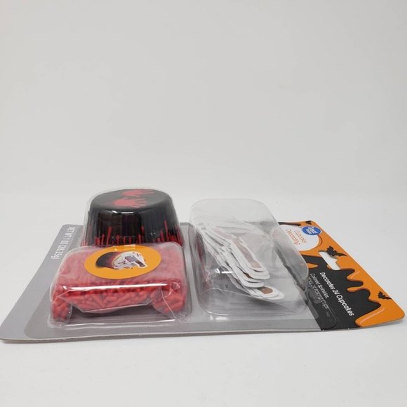Halloween Cupcake Decorating Kit Great for Theme Parties Bloody Handprints, Kniv - Picture 5 of 9